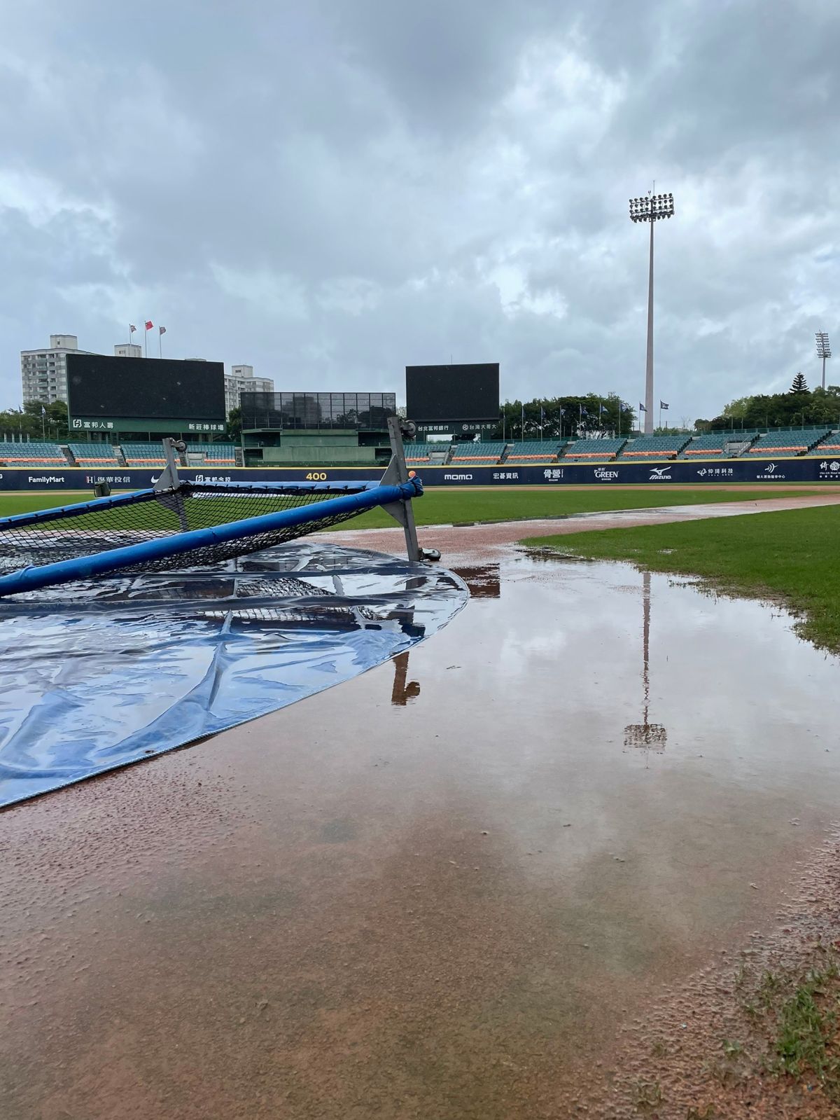 ▲颱風「軒嵐諾」影響，富邦悍將今日比賽延賽(圖/富邦悍將球團提供)