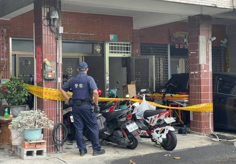 ▲台南市安南區今（3）日凌晨1時6分許驚傳命案，疑似有3名移工打架，其中30歲潘姓越南移工躺在血泊中，傷重身亡。（圖／翻攝畫面）