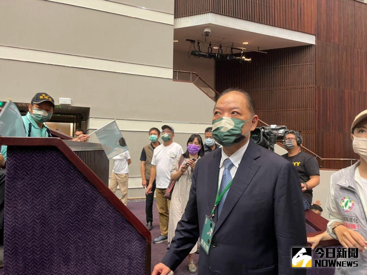 ▲針對蘇煥智的說法，黃承國發聲明駁斥，也表示公辦政見會不應該做為個人私怨發洩，抹黑攻訐他人之場域。（圖／記者黃宣尹攝）