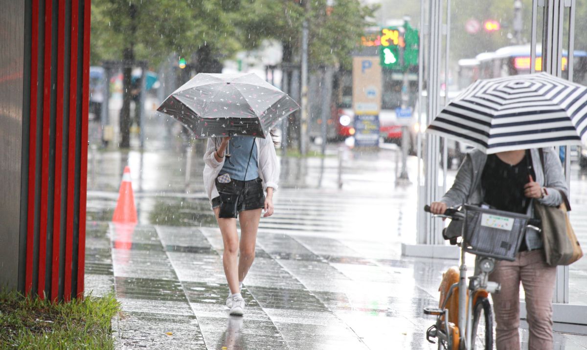 天氣／週末又要下雨！氣象署：「梅雨鋒面」準備接近 這天飆36度