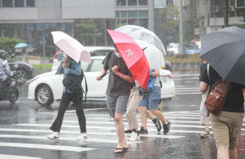 ▲颱風、軒嵐諾、豪雨、下雨、暴風圈、配圖。（圖／記者葉政勳攝，2022.09.03）