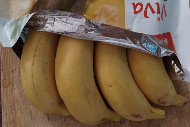 ▲這款餅乾袋別丟，主婦1密技救援爛香蕉：「能多放兩天」。（圖／臉書社團《家常菜》） 