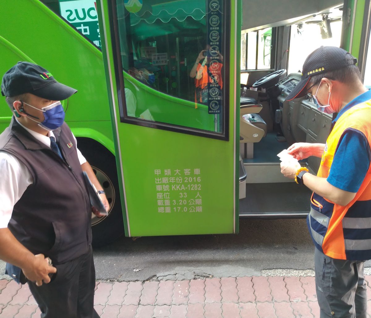 ▲高雄市區監理所到客運場站督導防疫及疏運安全。(圖／記者黃守作攝，2022.09.03)