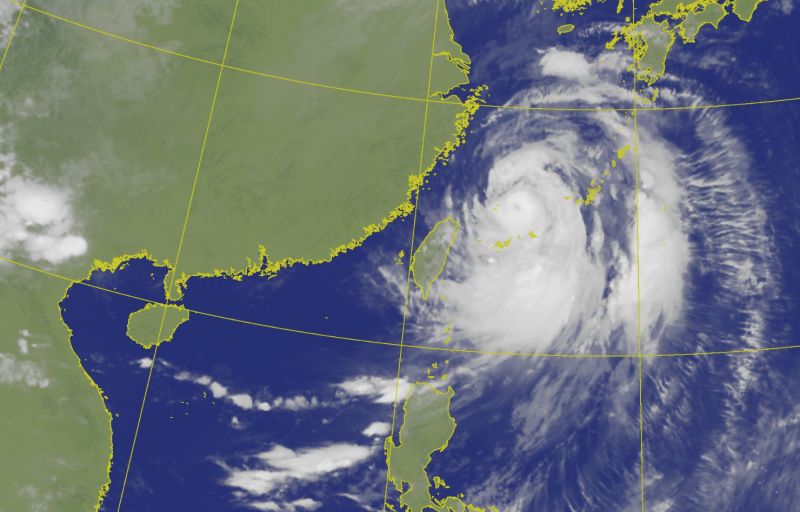 ▲軒嵐諾暴風圈正逐漸通過台灣東北角陸地，對宜蘭、新北及基隆構成威脅。（圖／中央氣象局）