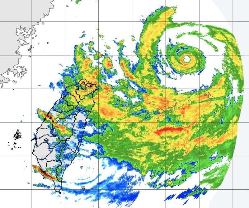 ▲軒嵐諾颱風北上過程中再次增強，從雷達回波圖可看見清晰的颱風眼再次出現，氣象局預估強度還有增強空間，且暴風圈可能進一步擴大。（圖／翻攝中央氣象局觀官網）