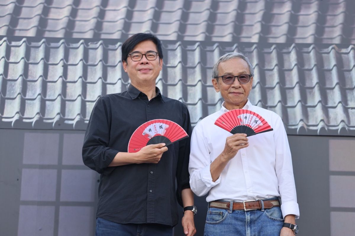 ▲綠光劇團今（4）日下午於駁二塔前空地舉辦「一日快閃」活動，高雄市長陳其邁擔任神秘嘉賓。（圖／高雄市政府提供）