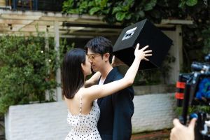 ▲莫凡新(右)將玩交友軟體的故事寫成歌。(圖/無限延伸提供) ▲莫凡新(右)將玩交友軟體的故事寫成歌。(圖/無限延伸提供)