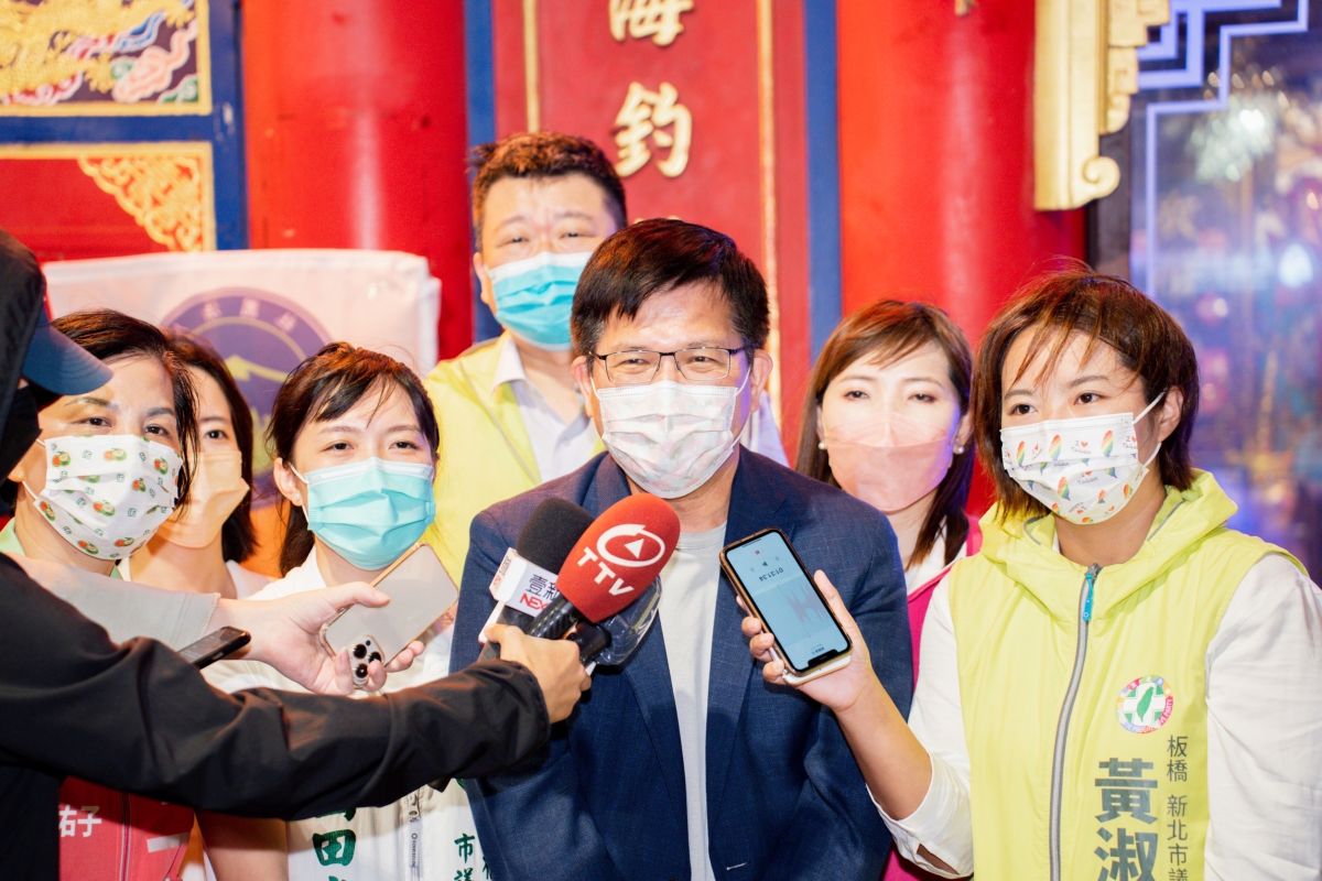 ▲林佳龍出席新北嘉義同鄉會晚會，受訪表示免治馬桶政策，主要考量在台國際友人的宗教信仰及生活習慣，強調這是台灣走向國際化、能夠迎接國際觀光客要走的路。（圖∕林佳龍競選辦公室提供）