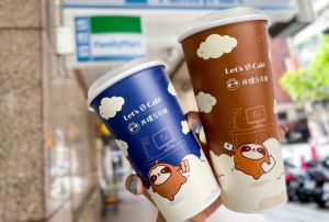 ▲全家推出多款棉被奶蓋系列飲品,並同步亮相兩款限定杯款。(圖/業者提供) ▲全家推出多款棉被奶蓋系列飲品,並同步亮相兩款限定杯款。(圖/業者提供)