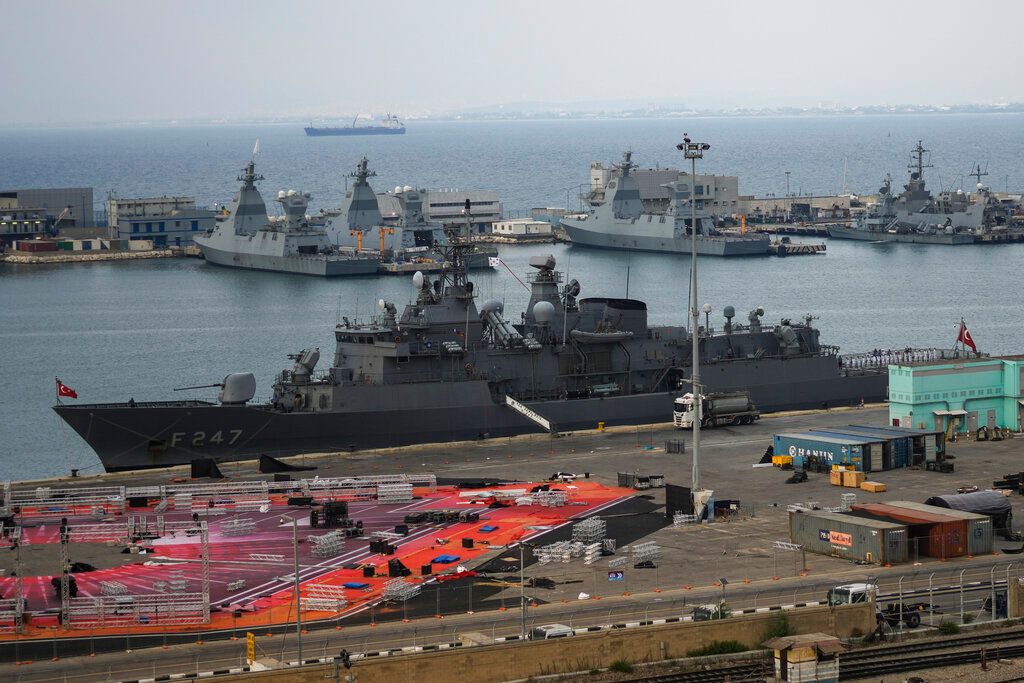 ▲土耳其TCG凱末爾號（F247）巡防艦4日停靠在以色列北部港口海法。（圖／美聯社／達志影像）