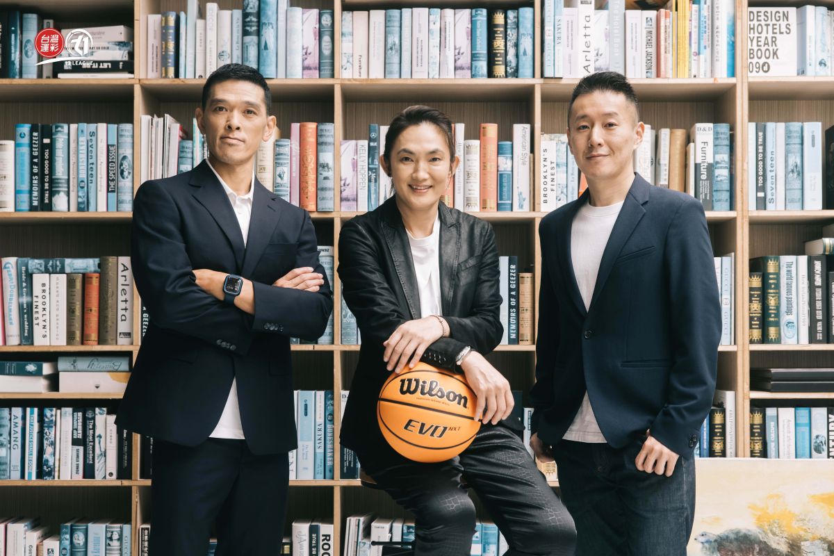 ▲T1聯盟組織調整，會長錢薇娟(中)與新任秘書長張樹人(右)、賽務長謝志成(左)。官方提供