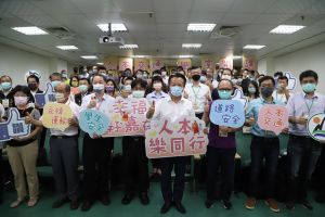 嘉義縣成果分享座談暨人本交通學堂開課活動,在創新學院202階梯教室舉行 ▲嘉義縣成果分享座談暨人本交通學堂開課活動,在創新學院202階梯教室舉行(圖/嘉義縣政府提供)