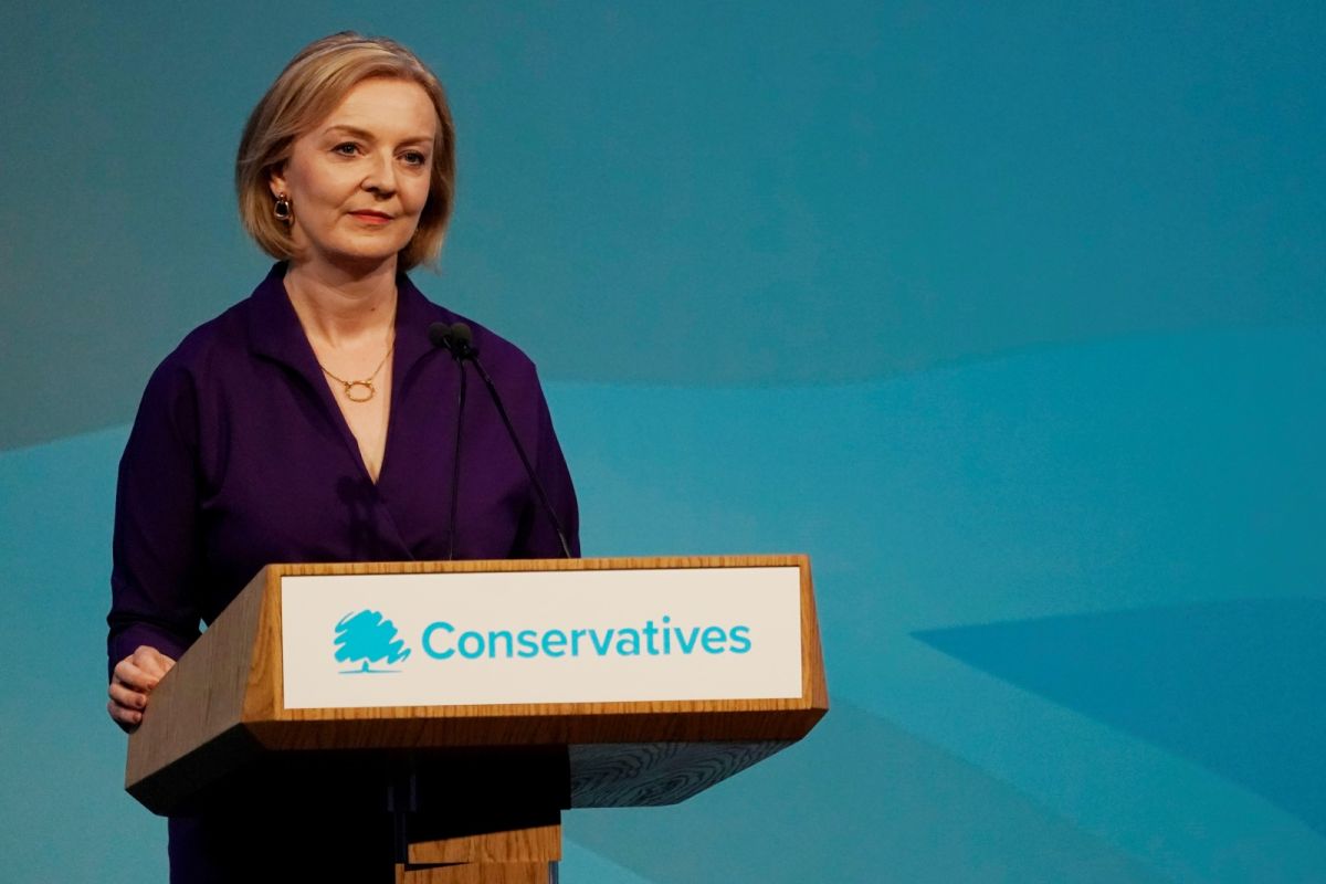 ▲英國外交大臣特拉斯（Liz Truss）在執政黨保守黨黨魁選舉中勝出，將成為新任首相，接替被趕下台的首相強生，並發表勝選演說。（圖／美聯社／達志影像）