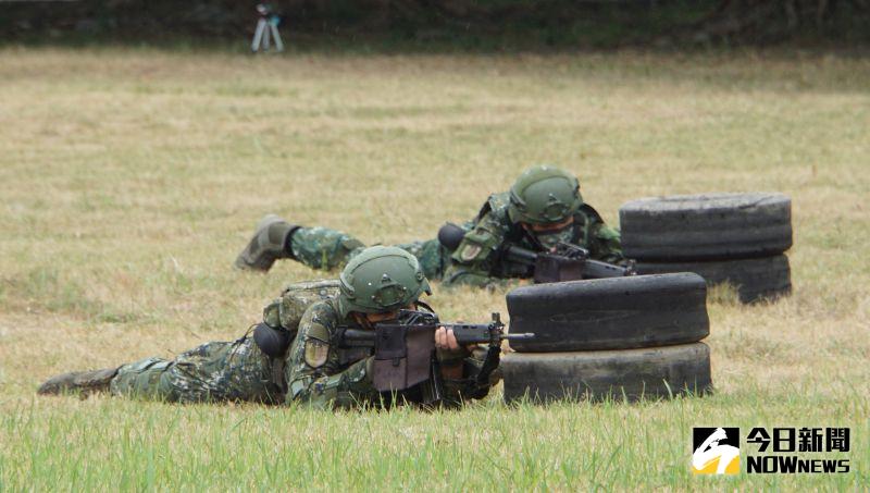 ▲花防部機步營機步二連官兵實戰化射擊訓練。(圖/記者呂炯昌攝,2022.09.06)