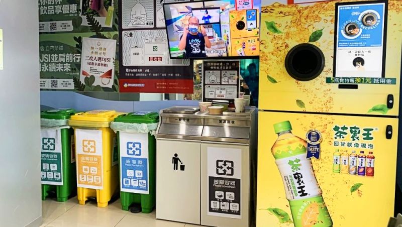 ▲「自動資源回收機」回收5支寶特瓶可獲得1元購物金,方便蘭嶼在地居民就近回收,並間接提高當地淨灘活動的舉辦頻率。(圖/7-ELEVEN提供)