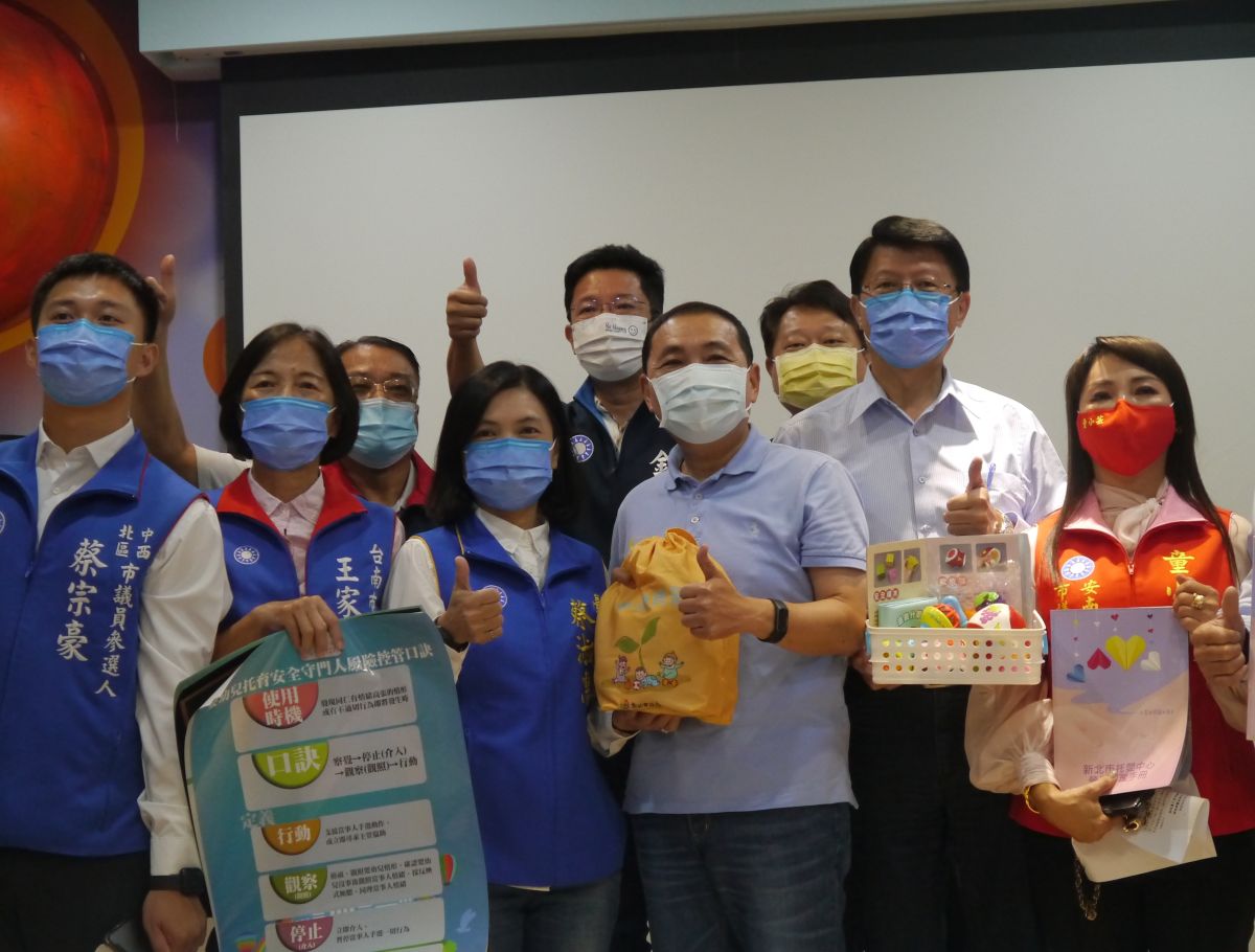 ▲謝龍介與同黨市議員及參選人一同北上，與新北市長侯友宜交流公共托育政策推動經驗分享。(圖／記者吳嘉億攝，2022.9.6)