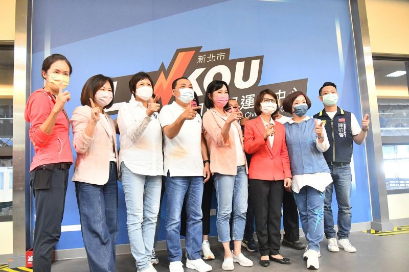 ▲高雄市長候選人柯志恩及同黨市議員及參選人北上到林口國民運動中心,與新北市長侯友宜做托育、教育及體育「推動經驗分享」。(圖/新北市政府提供)