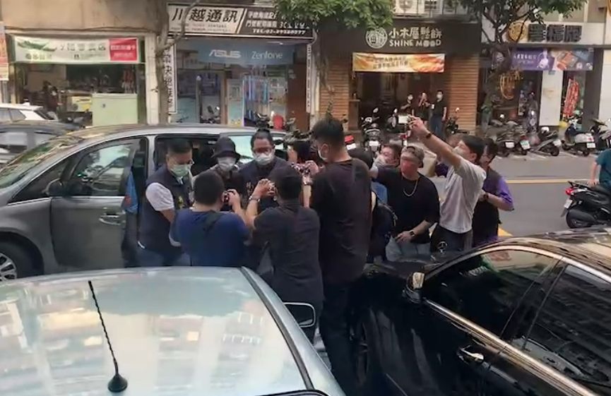 ▲永和分屍案最新進展，死者的大哥落網後坦承犯案，並供稱把肢體的手腳、頭顱都丟到垃圾車棄屍。（圖／翻攝畫面）