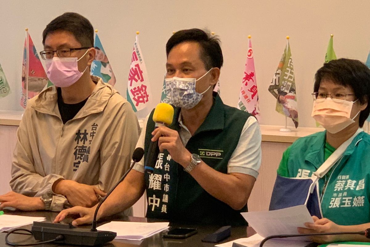 ▲台中市議員張耀中爆料，黃姓狼師案新增2名受害者，其中一人還是剛從國中畢業的「數學小助教」。（圖／張耀中提供，2022.09.06）