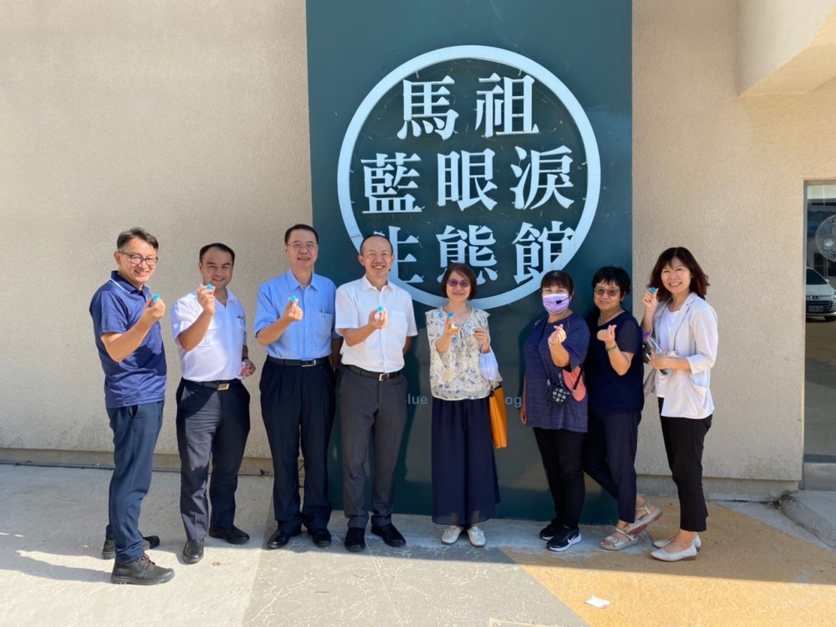 ▲移民署謝主任秘書行動服務列車活動與館長林鶯大合照。（圖／移民署提供）