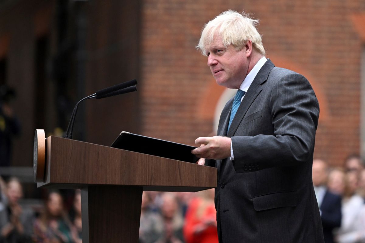 ▲2019年上任的英國首相強生6日正式卸任，未來動向備受矚目。英國媒體報導，他的優先計畫之一是儘快完成回憶錄，打鐵趁熱讓著作趕在耶誕旺季上架。（圖／美聯社／達志影像）