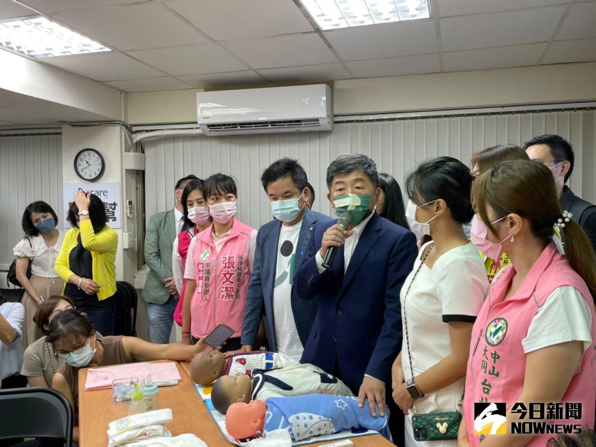 ▲陳時中今日觀摩月嫂教學，更自曝常幫孫子換尿布，且相當熟練。（圖／記者黃宣尹攝，2022.09.07）