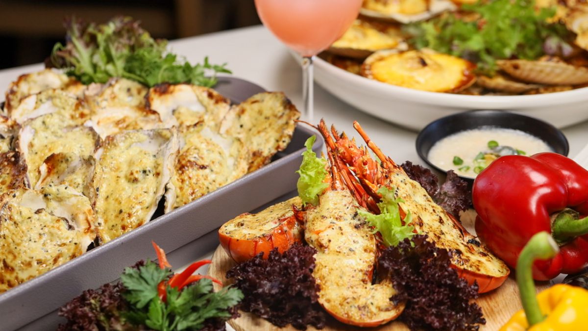 ▲高雄萬豪「豪享自助餐廳」於中秋連假食材加碼生蠔、鮑魚無限享用。（圖／高雄萬豪酒店提供）