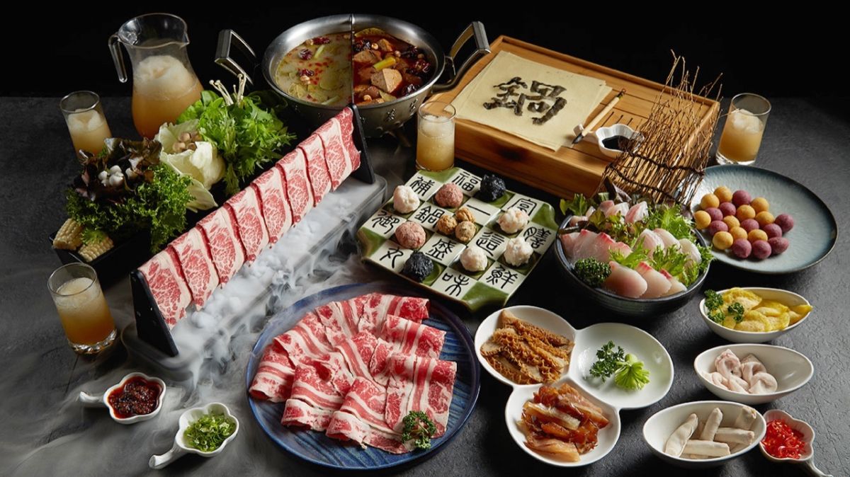 ▲這一鍋皇室秘藏鍋物萬聖節「聊齋鬼魅之夜」優惠，4人變裝吃麻辣鍋「下殺1折」；4人同行吃到飽享「1人免費」。雞湯大叔「台味季辦桌」，免環島吃遍花蓮剝皮辣椒雞湯、嘉義巷仔內雞肉飯等好料。（圖／這一鍋餐飲集團提供）