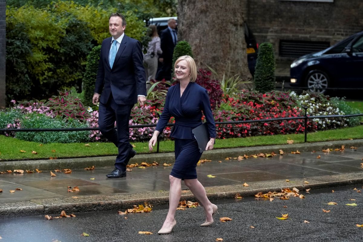 ▲英國政壇對中國最堅定批評者之一、自封為戰後西方世界秩序捍衛者的特拉斯，6日接替強生，成為英國新首相。（圖／美聯社／達志影像）