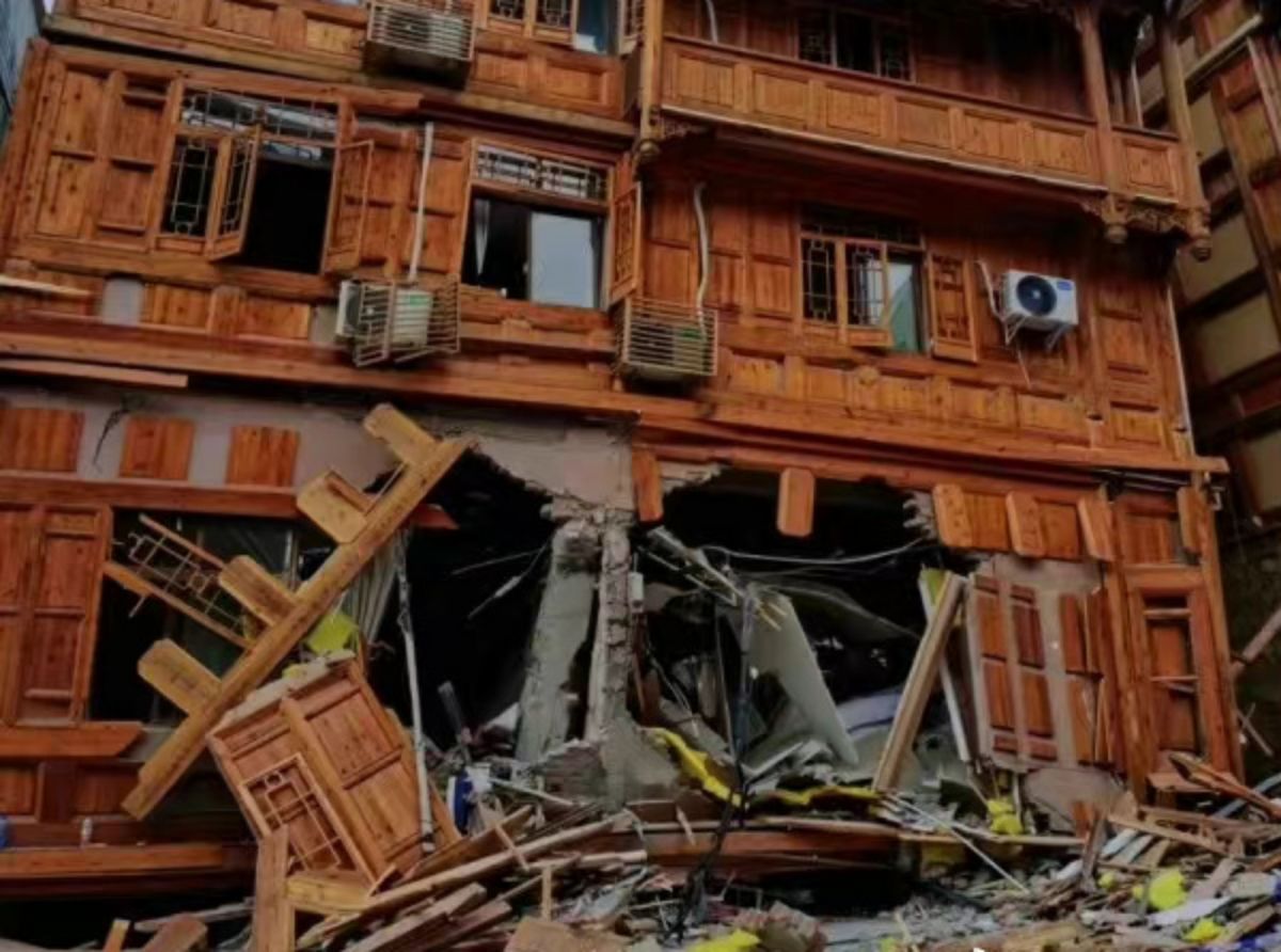 ▲四川瀘定地震5日中午發生至今，已有88人遇難、30人失聯，11萬餘人受災。官方今天發布此次地震的震度分布圖，最高震度為9度。圖／翻攝自微博）