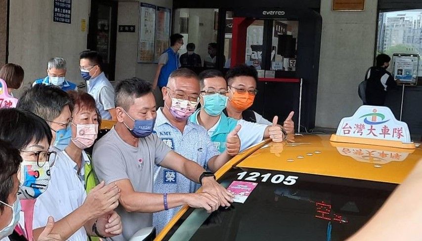 ▲台灣大車隊持續響應各地政府的福利措施，「敬老愛心計程車」9月6日起擴大至新竹縣服務。（圖／業者提供）
