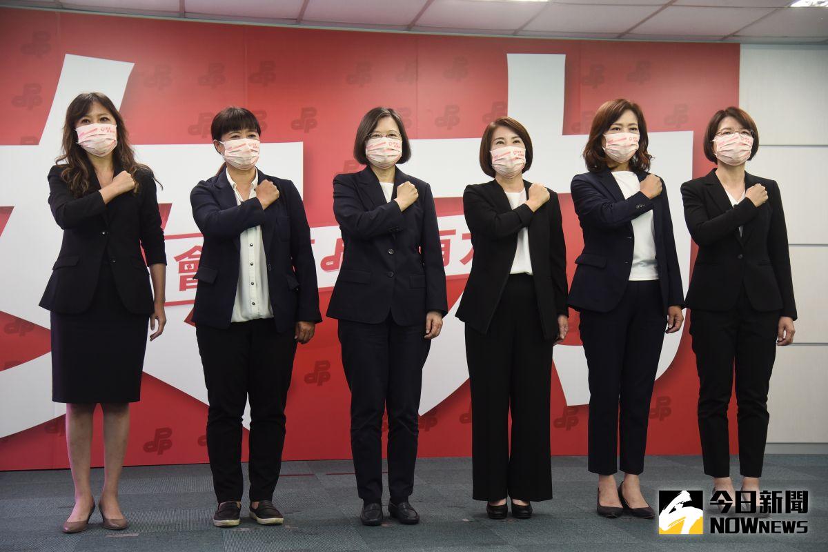 ▲蔡英文領軍民進黨「女力連線」登場。（圖／記者陳明安攝，2020.09.07）