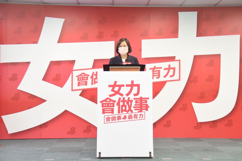 ▲蔡英文表示,對手陣營也有許多位女性候選人,但她們對市政可能毫無關注,把大部分的心力放在送往迎來上。(圖/記者陳明安攝,2020.09.07)