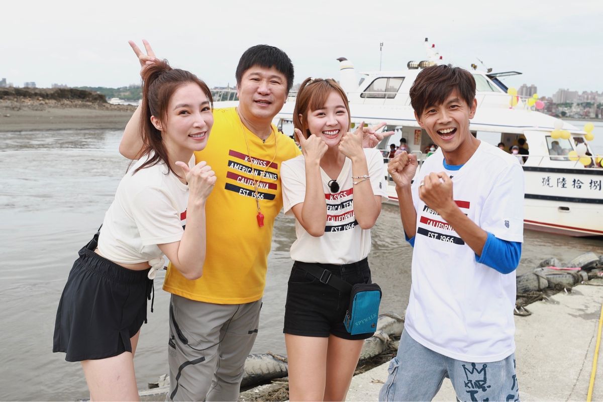 ▲《綜藝大集合》的主持人胡瓜（左二）、阿翔（右一）、籃籃（右二）、賴慧如入圍綜藝節目主持人獎，左一為張家瑋。（圖／民視提供）