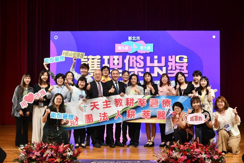 ▲侯友宜出席新北市第9屆暨第10屆護理傑出獎頒獎典禮，受訪表示2024勇於承擔是指做事的態度。（圖 ／記者吳嘉億攝，2022.9.7）