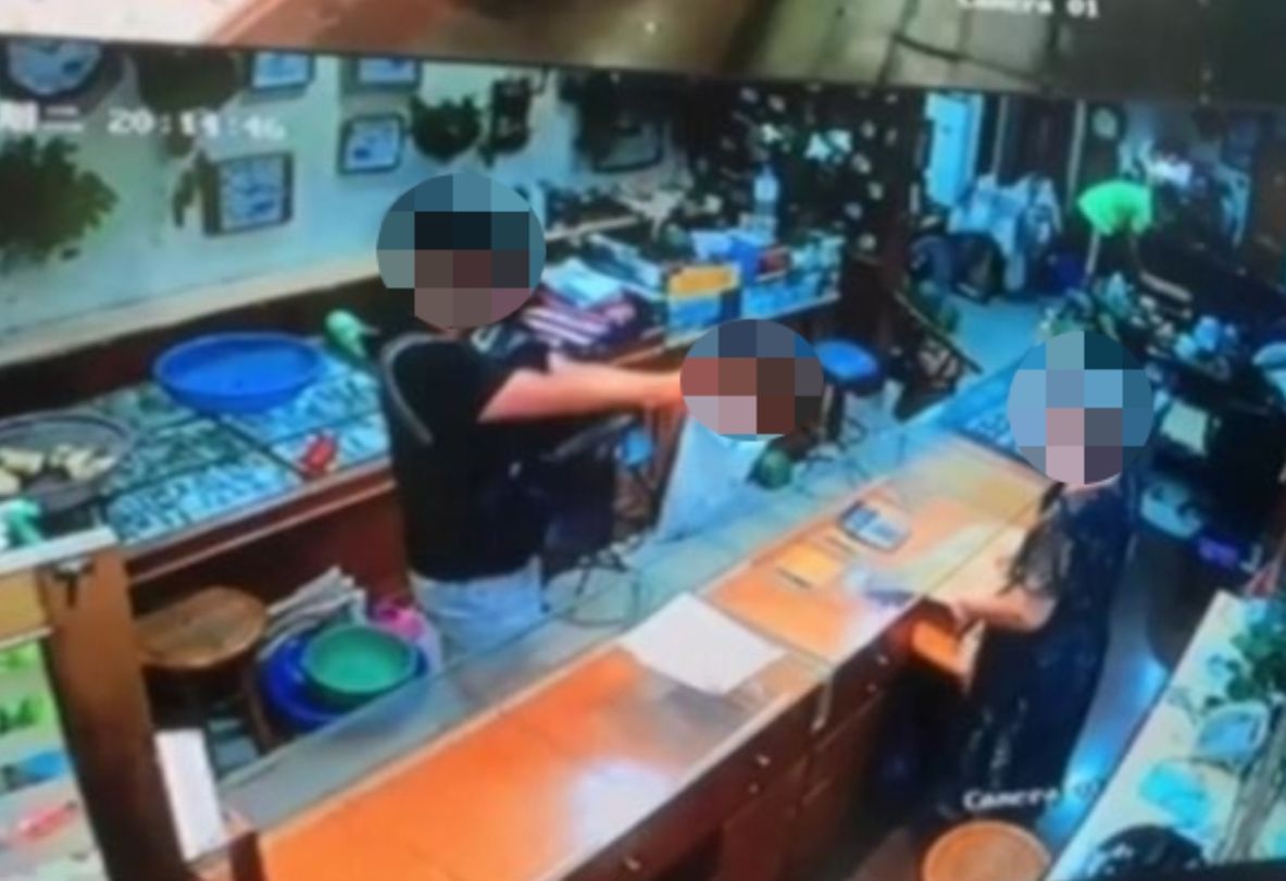 ▲新北14歲少年持玩具BB槍，搶劫銀樓遭警方逮捕。（圖／民眾提供）