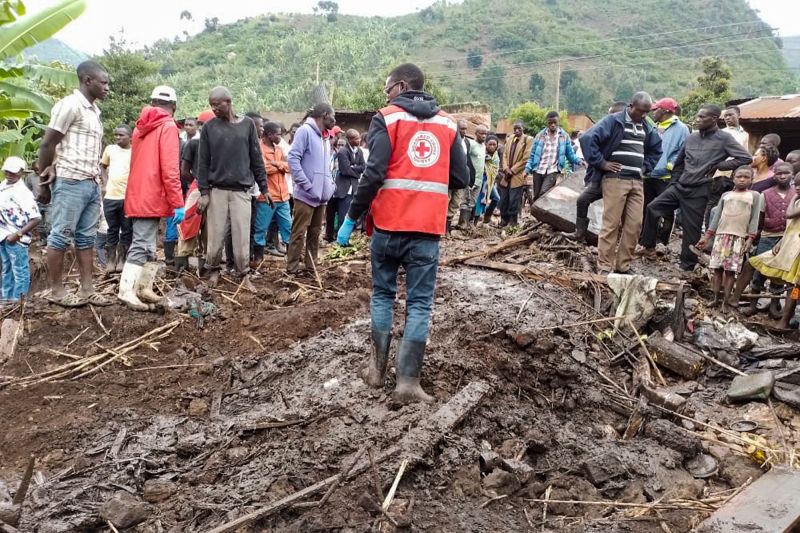 ▲烏干達紅十字會表示，烏干達西部的卡塞塞地區（Kasese）降下暴雨引發土石流吞噬民宅，造成至少15人死亡。（圖／美聯社／達志影像）
