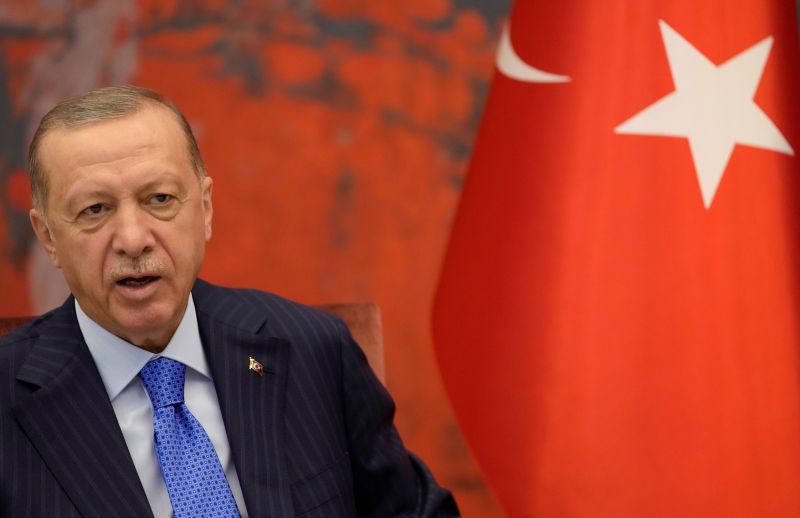 ▲土耳其總統艾爾段（Recep Tayyip Erdogan）表示，在土國一座邊境城鎮遭到致命火箭攻擊後，除了空襲敘利亞以外，他正考慮在敘國展開地面行動。資料照。（圖／美聯社／達志影像）