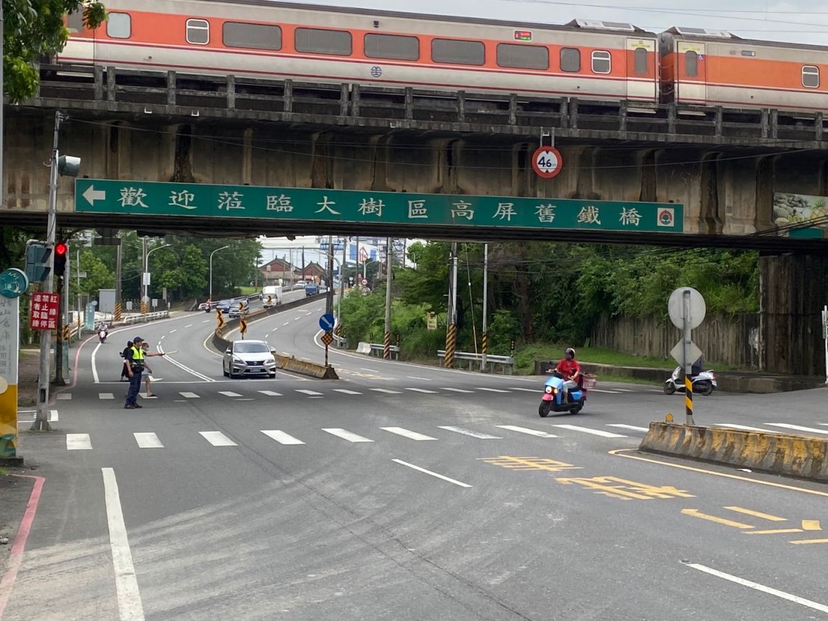 ▲因應中秋節連續假期疏運措施，仁武分局於111年9月8日16時起至111年9月11日19時止，舊鐵橋溼地公園等觀光景點與交通要道之交通疏導管制。（圖／仁武分局提供）