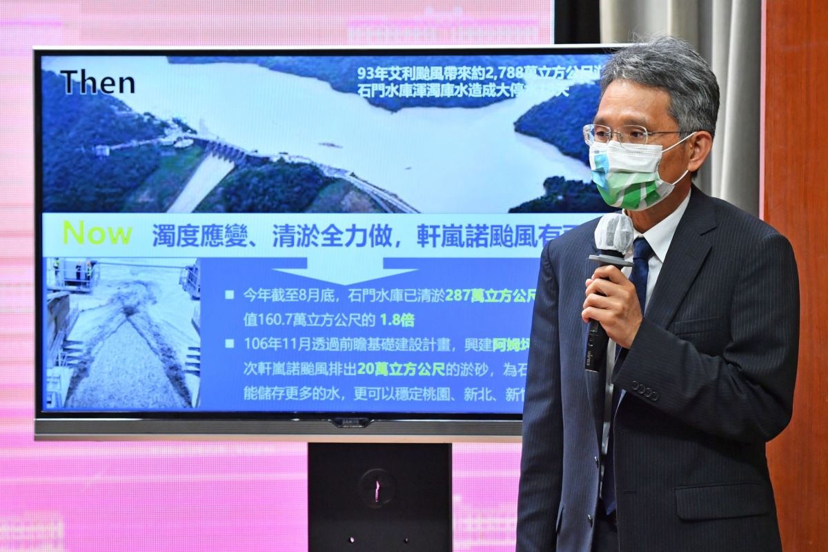 ▲水利署長賴建信表示受益於颱風軒嵐諾水量，預估全國可穩定供水至明年底。（圖／行政院提供）