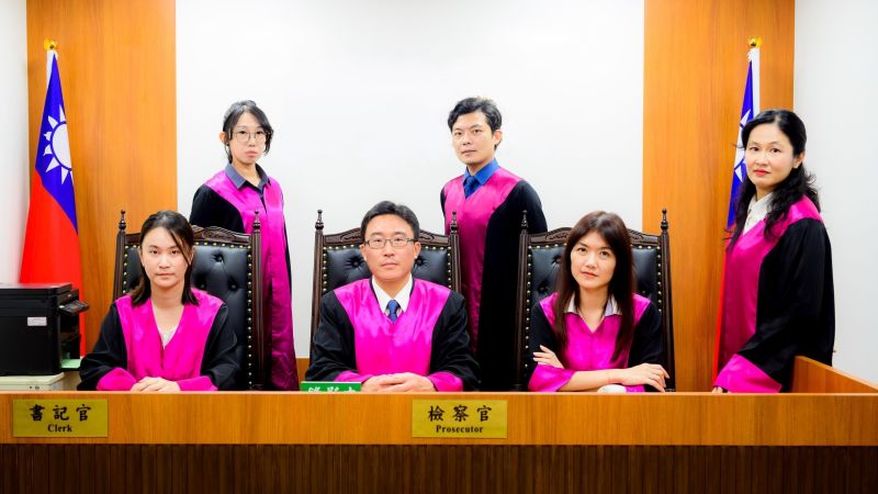 ▲最高檢察署邀請各地優秀檢察官拍攝宣導反賄選海報(圖/最高檢察署提供)