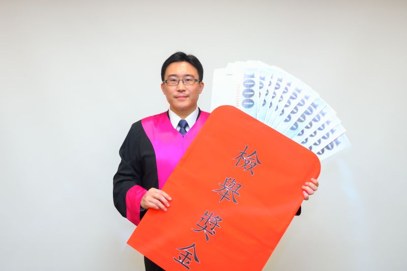 ▲最高檢察署邀請各地優秀檢察官拍攝宣導反賄選海報(圖/最高檢察署提供)