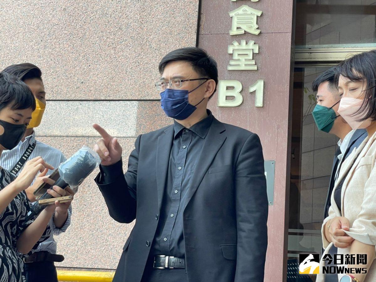 ▲賴瑞隆今主持中評會，歷經2小時後做出決議，包括3議員在內共15人祭出開除黨籍處分。（圖／記者黃宣尹攝）