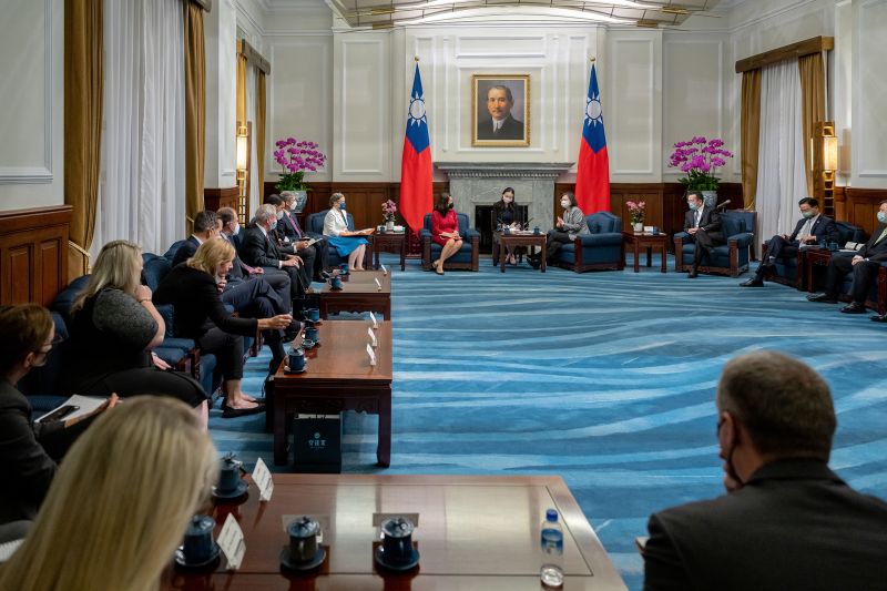 ▲蔡英文接見美國眾議員訪問團時表示,台灣會持續和美國一起努力建立更緊密的經貿關係,希望未來能和美國簽署「避免雙重課稅協定」(ADTA)。(圖/總統府提供)