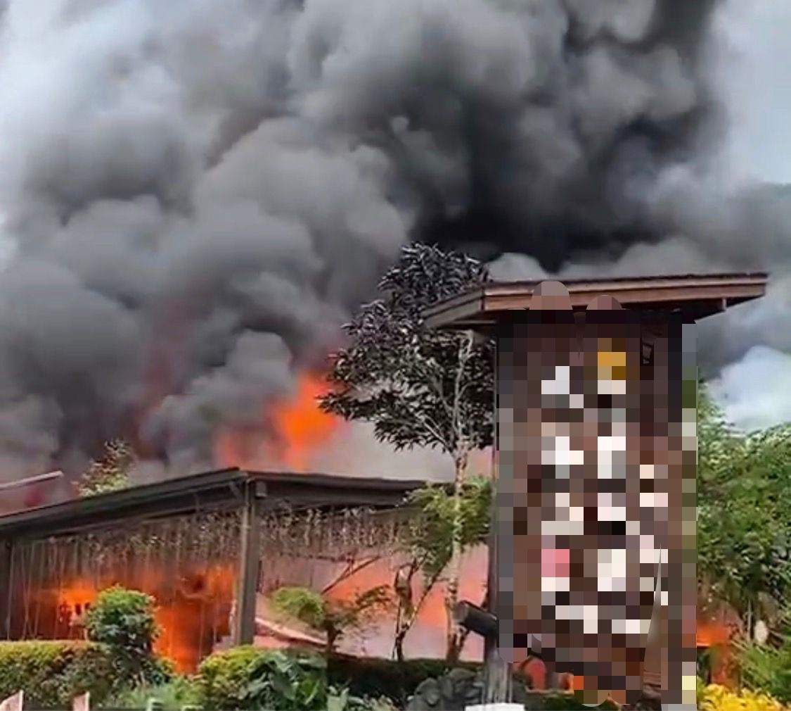 ▲高雄六龜知名溫泉山莊8日發生火警，火勢來得又快又猛，所幸無人員受困受傷。（圖／翻攝自記者爆料網）