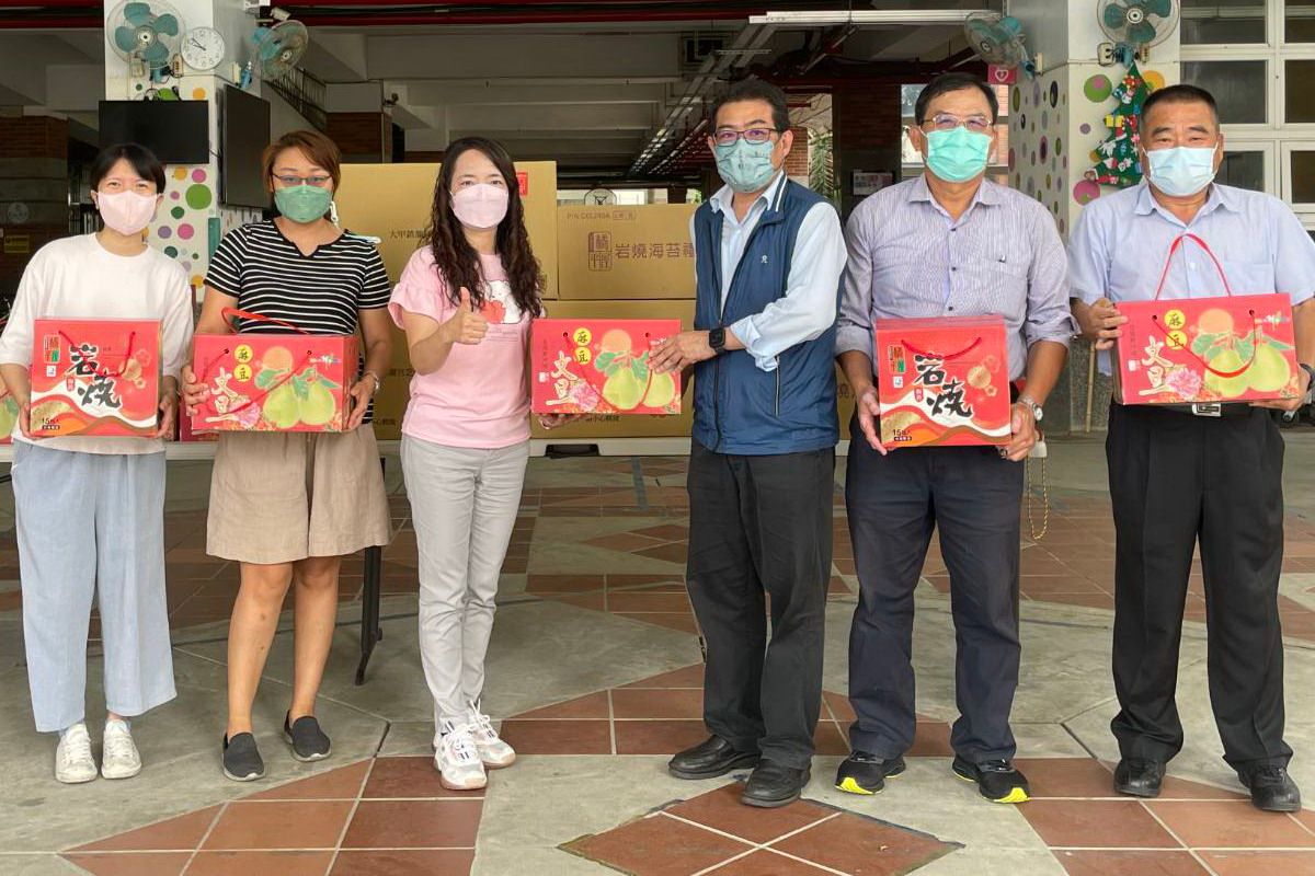 ▲台灣中油公司煉製事業部大林煉油廠致送中秋物資到仁武特殊教育學校，以關懷社會。(圖／記者黃守作攝，2022.09.08)