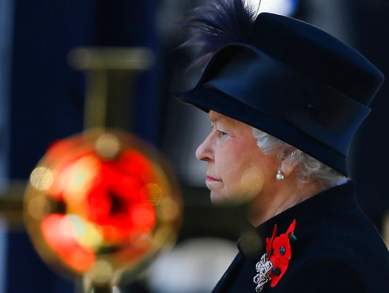 ▲英國女王伊麗莎白二世今辭世，享耆壽96歲，她在位70年是英國穩定的象徵，她的去世對全世界皇室迷帶來感傷，並喚起40年前她造訪美西及舊金山巧遇強風暴雨的記憶。（圖／美聯社／達志影像）