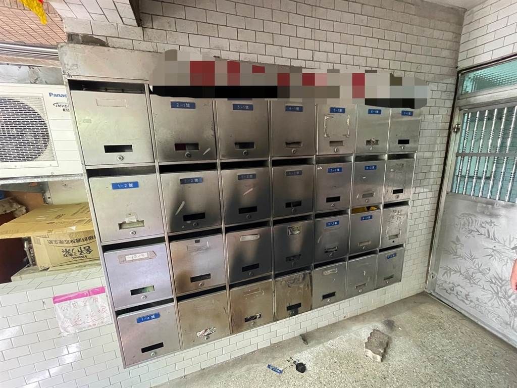 ▲簡姓女子（54歲），因不滿被前夫趕出家門，加上懷疑前夫私藏她的繳費單，遂於昨天（8日）凌晨，點火燒掉前夫家的信箱。（圖／翻攝畫面）