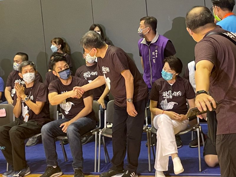 ▲陳時中與蔣萬安握手致意。(圖/記者余祥攝,2022.9.9)