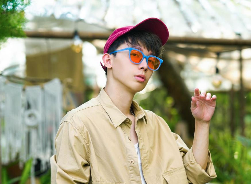 ▲反骨男孩近日開始徵才，酷炫意外收到先前與林心如有爭議的網紅「荷莉」履歷。（圖／翻攝自酷炫臉書）